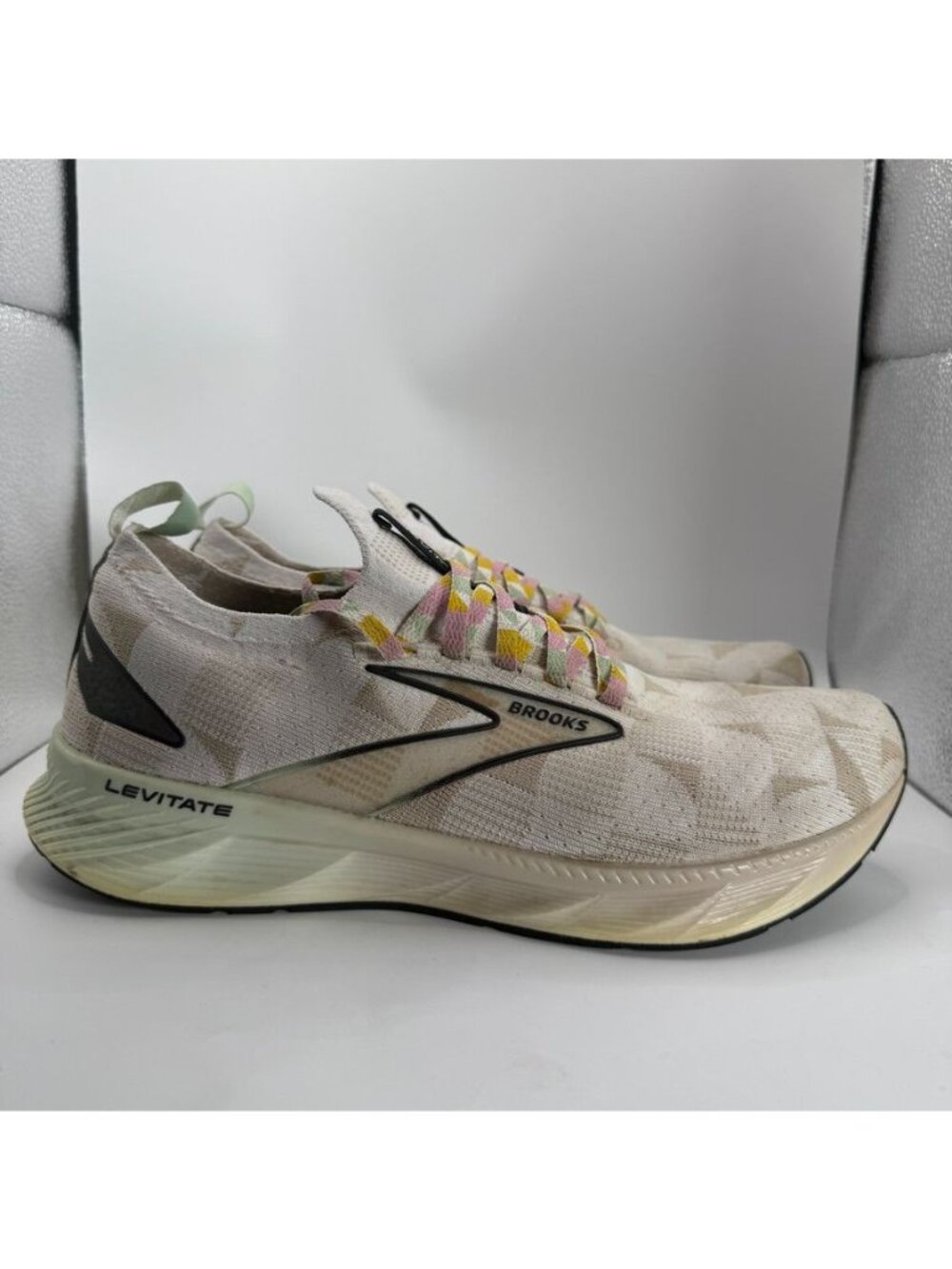 Brooks Levitate StealthFit Running Shoes White/Multicolor Mens Size 9 Medium Ath